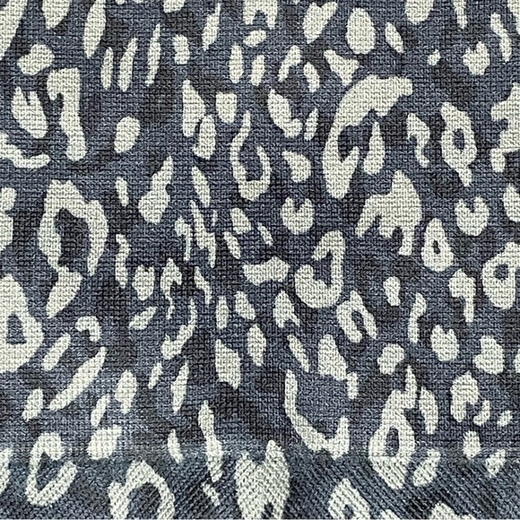 Spanx Look At Me Now Seamless Indigo Leopard Print Crop Leggings - Sz M - Picture 5 of 10